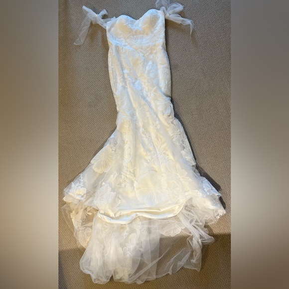 Lis Simon Wedding Dress - Picture 3 of 8